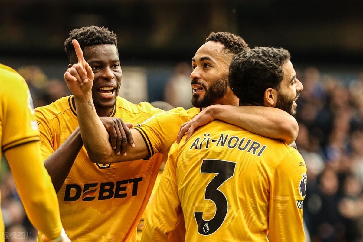 巴西传奇前锋加盟瓦伦西亚,为球队注入活力