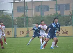 足球比赛拼搏